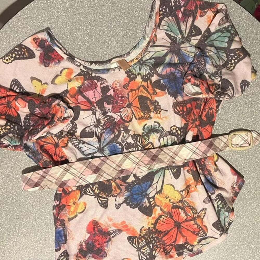 XXL 2000s Women’s Eyeshadow Butterfly Design Shirt 
Y2K belt
